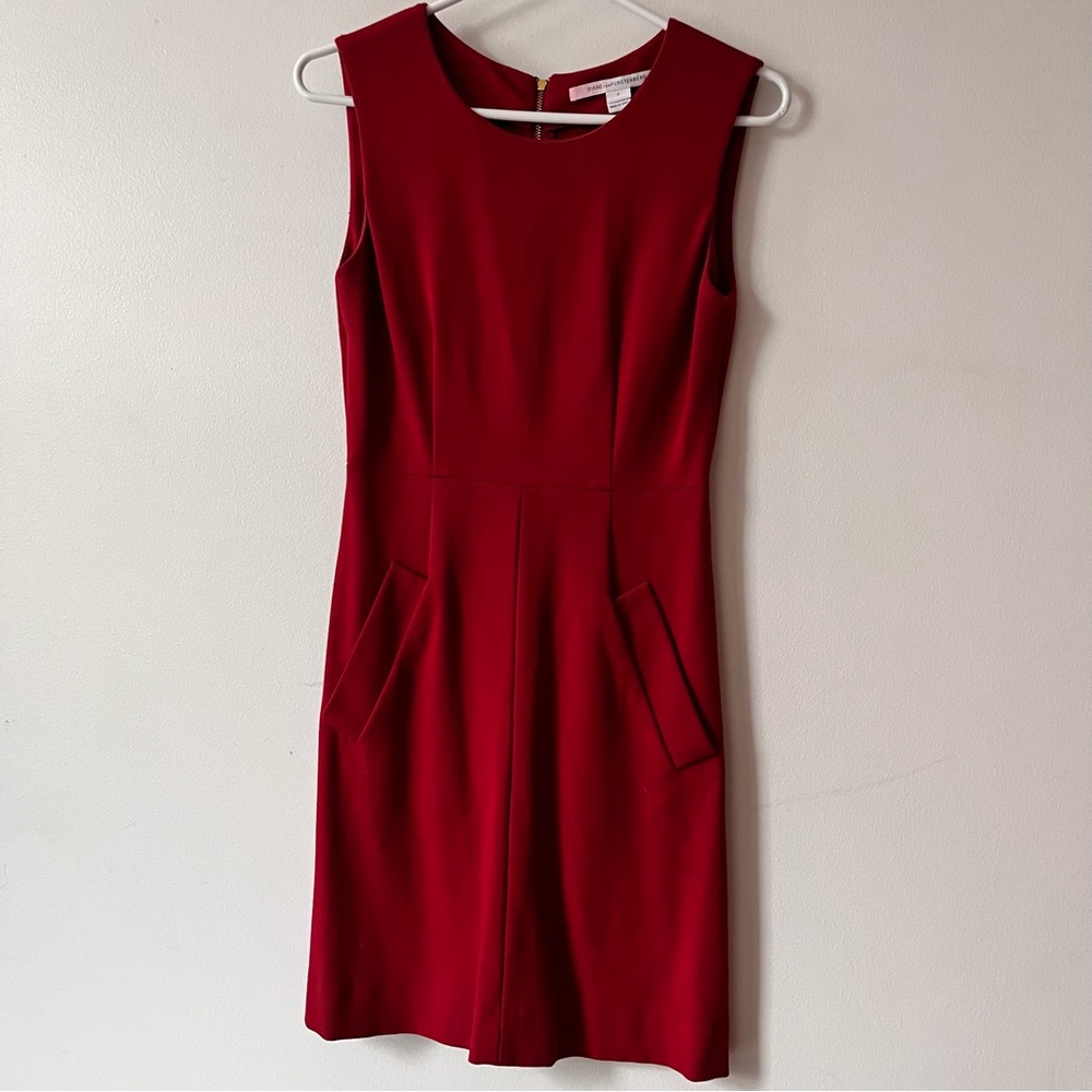 Diane von Furstenberg Red Back Zip Knee Length Dress Size 2